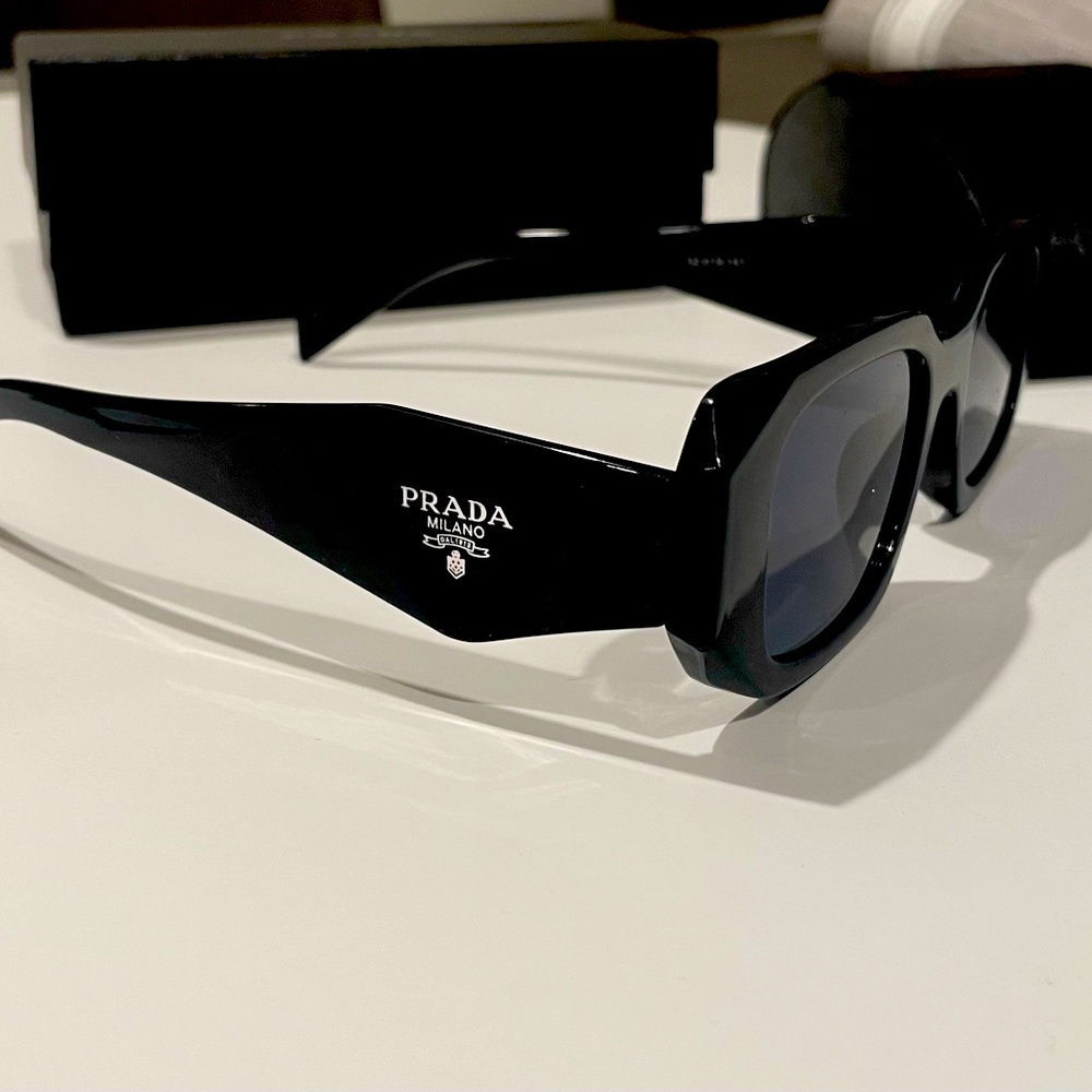 Brand spanking new never worn
prada glasses